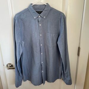 Banana Republic Light Blue Casual Button-Down Shirt